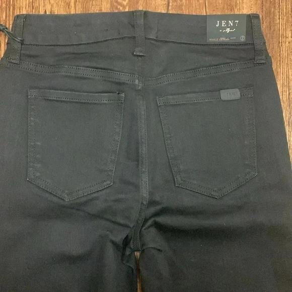 7 For All Mankind Size 2 NWT - Picture 13 of 13
